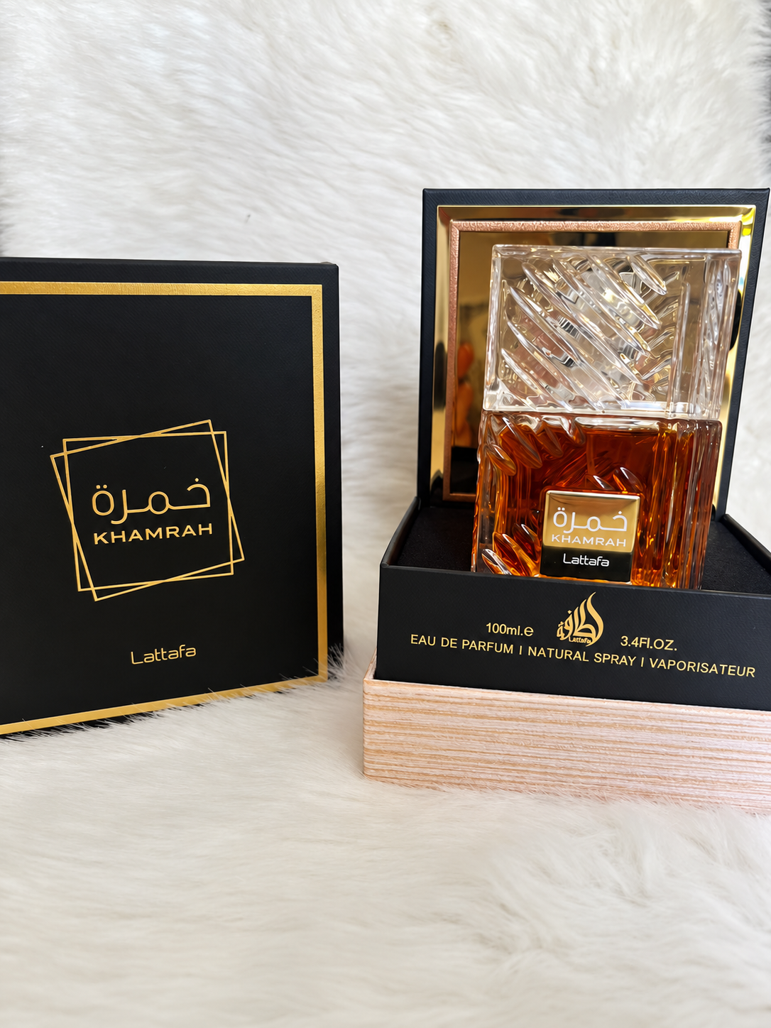 Perfume árabe 100 ml — Caja negra con frasco de vidrio y caja.